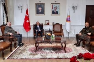 �� insanlar� Vali Erol'u ziyaret etti